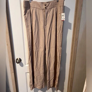 Bar III light tan dress pants size 1X NWT.